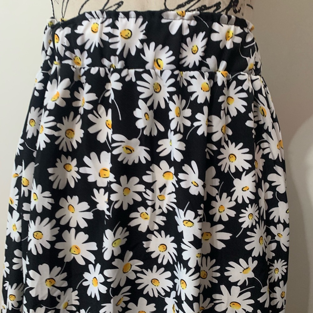 SHEIN Black and White Daisy A-Line Skirt